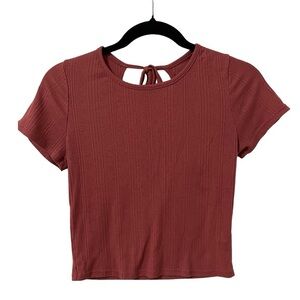 Round neck T-shirt- tie at the neck - Size small - short sleeves